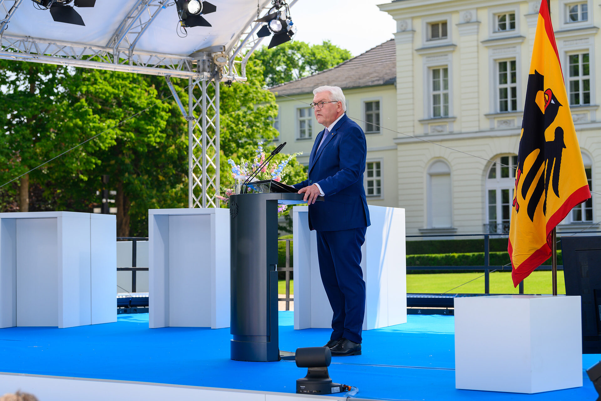 Bundespräsident Frank-Walter Steinmeier bei der WOche der Umwelt 2021 im Schlosspark von Schloss Bellevue Berlin ©Peter Himsel/DBU